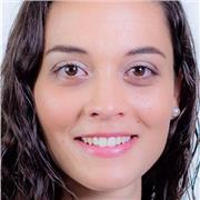 Profesora de inglés y de francés para estudiantes de 12 años en adelante